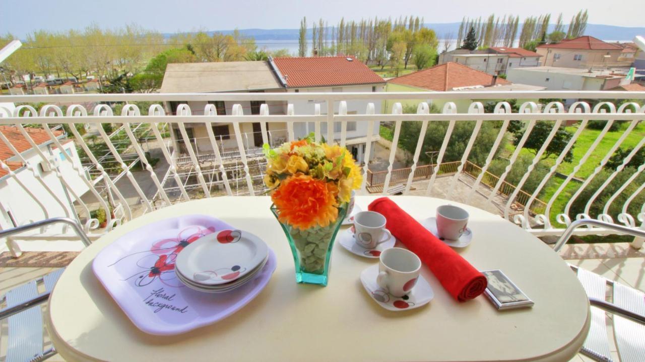 Apartments Iko Omis Ngoại thất bức ảnh