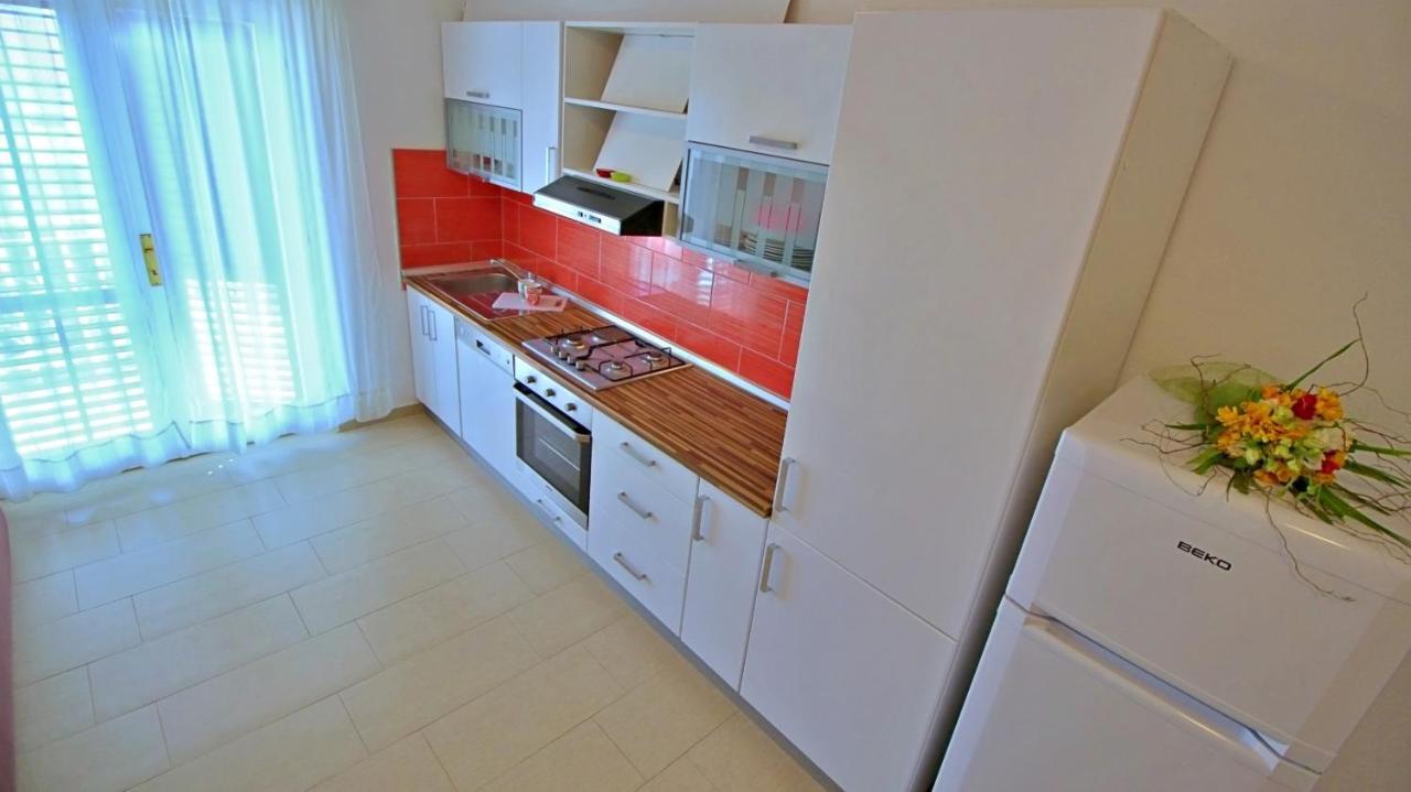 Apartments Iko Omis Ngoại thất bức ảnh