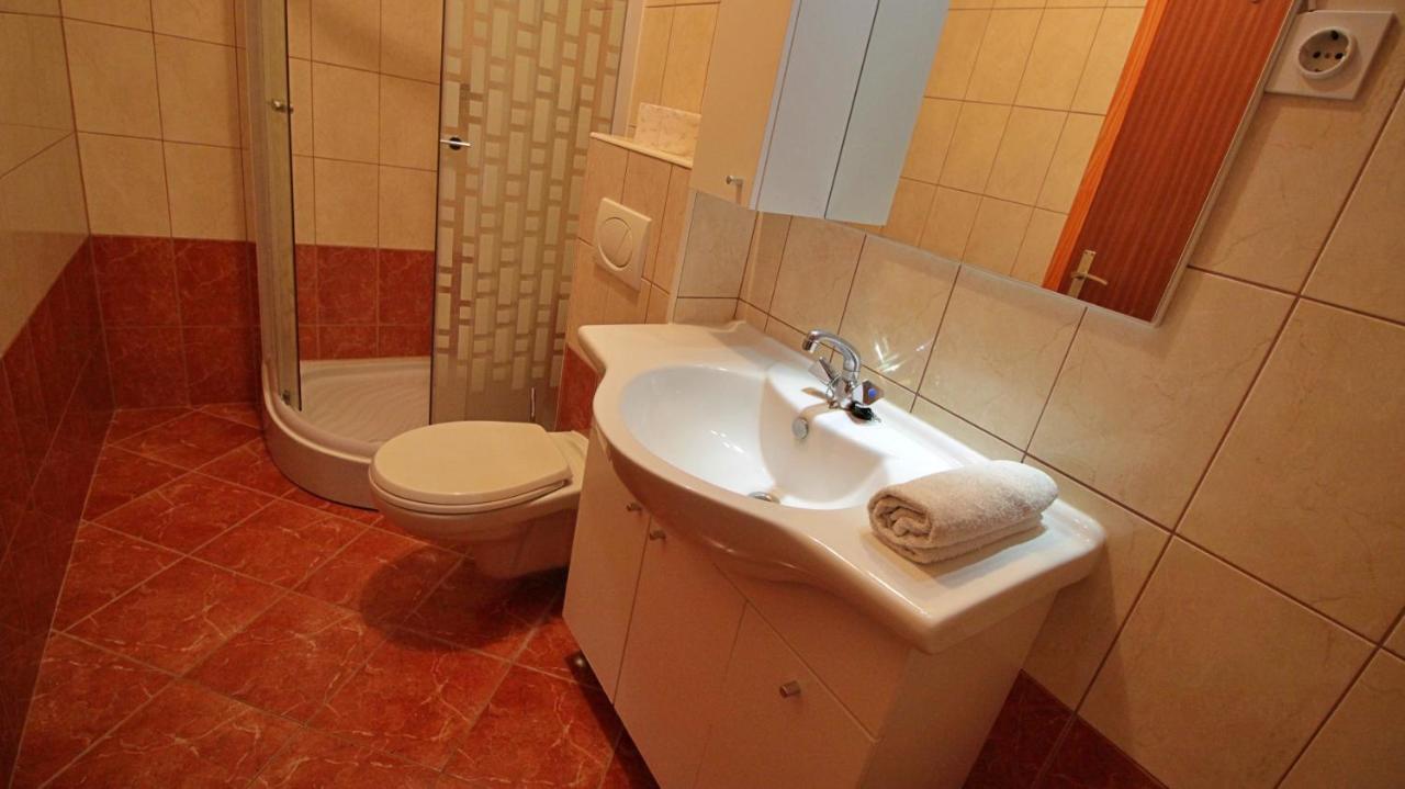 Apartments Iko Omis Ngoại thất bức ảnh