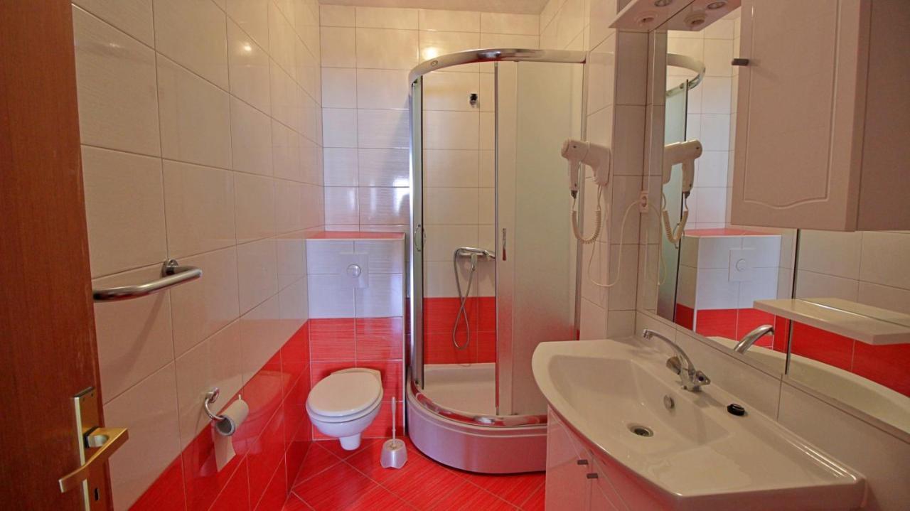 Apartments Iko Omis Ngoại thất bức ảnh