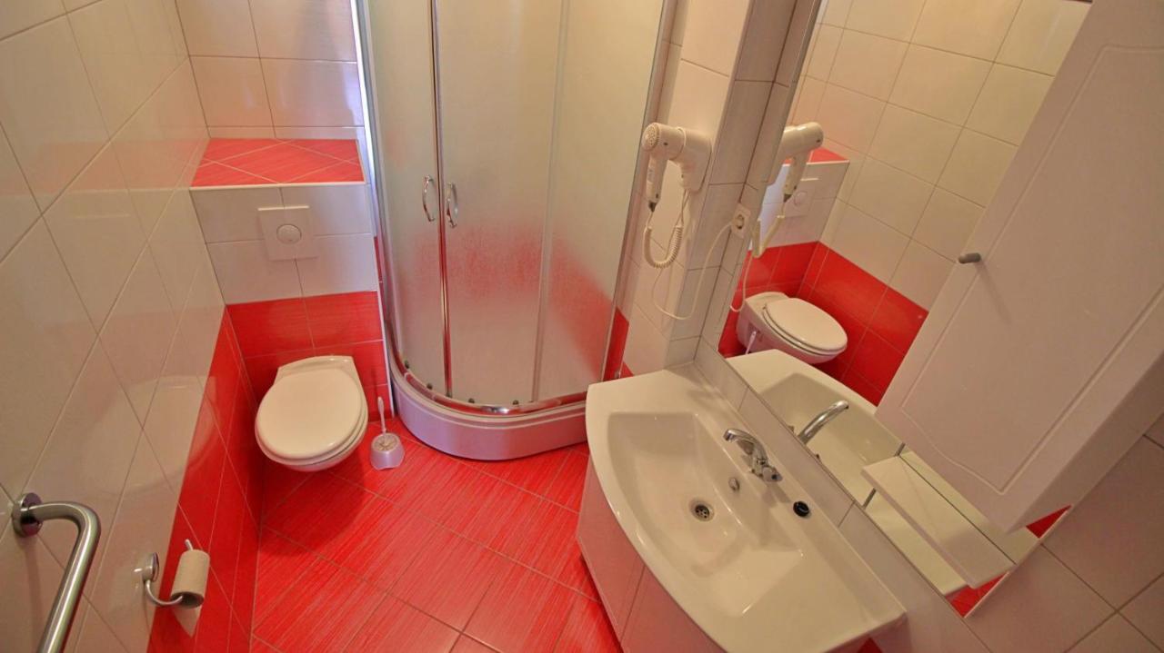 Apartments Iko Omis Ngoại thất bức ảnh