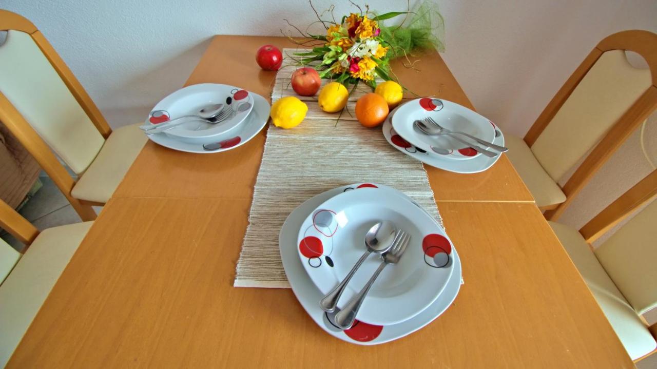 Apartments Iko Omis Ngoại thất bức ảnh